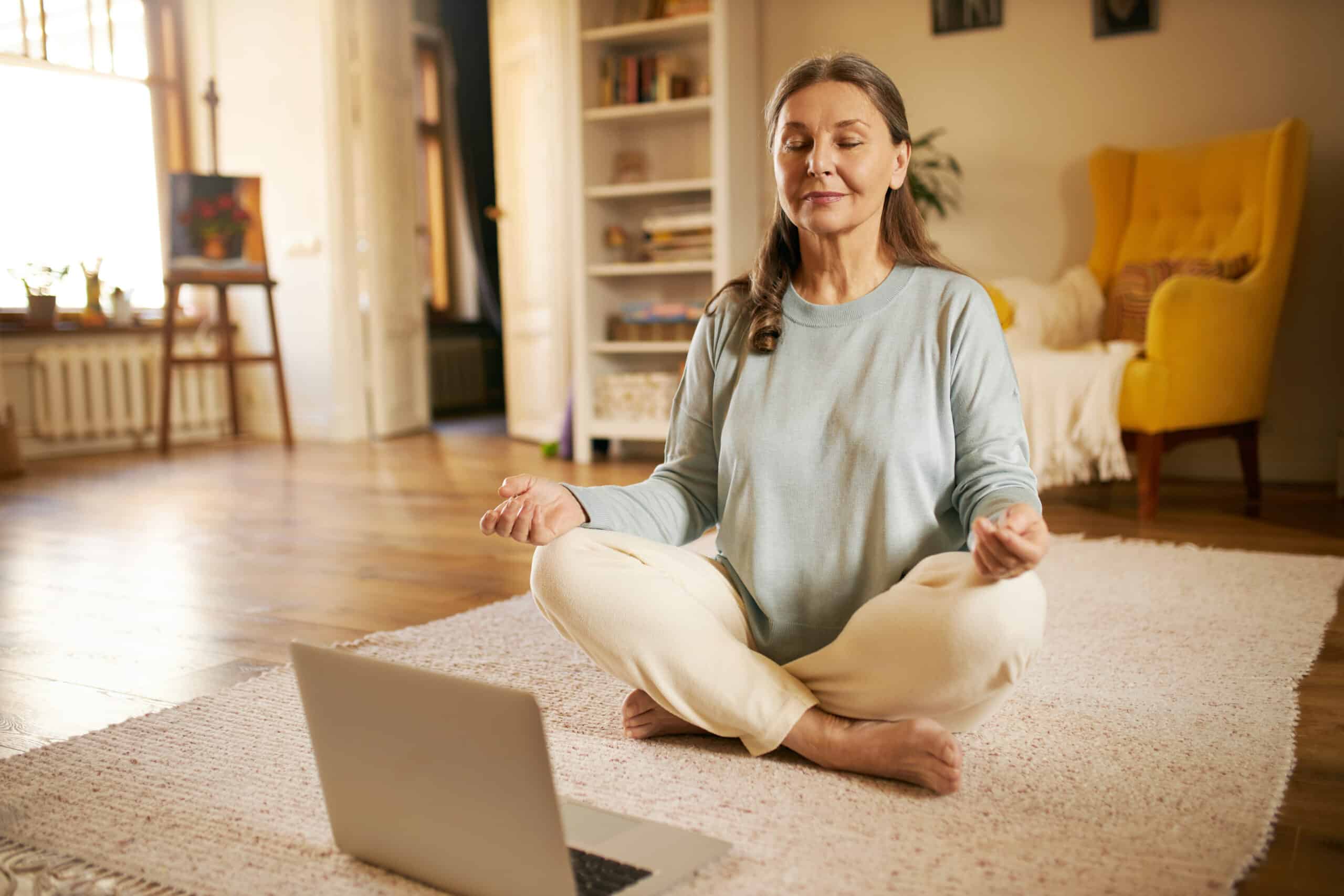 Méditation : une piste contre la démence chez les personnes âgées ?